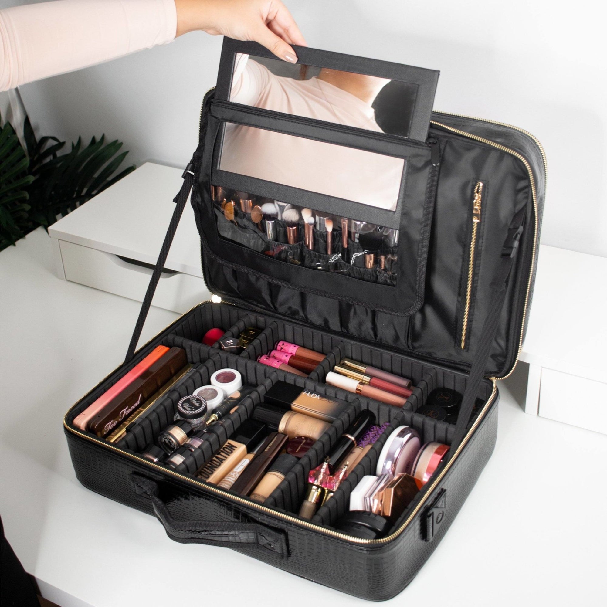 5 Things To Consider When Choosing A Makeup Case | Luvo Store