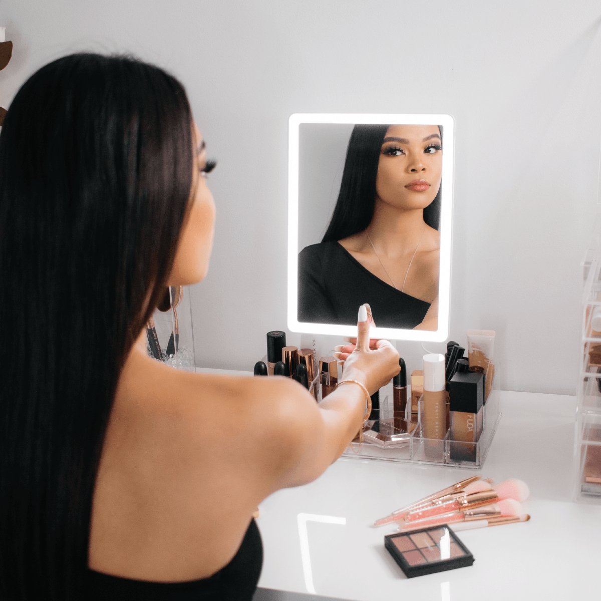 How To Choose The Best Makeup Vanity Mirrors With Lights | Luvo Store